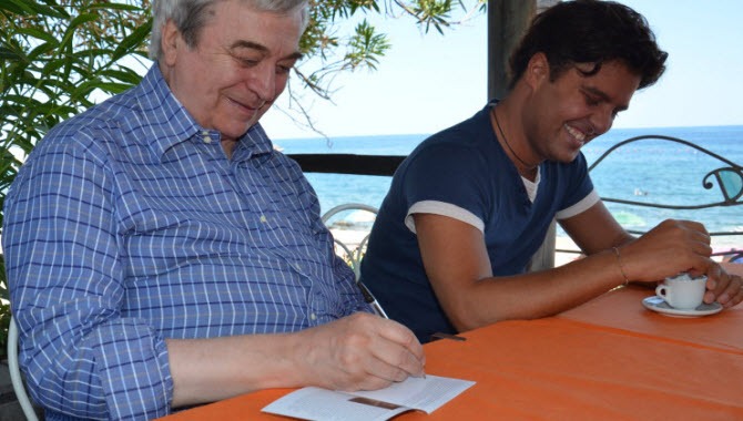 Gilardino firma alcune copie del cofanetto di 14 CD Brilliant Classics